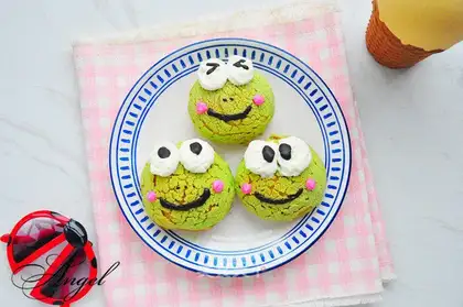 Frog sock puff