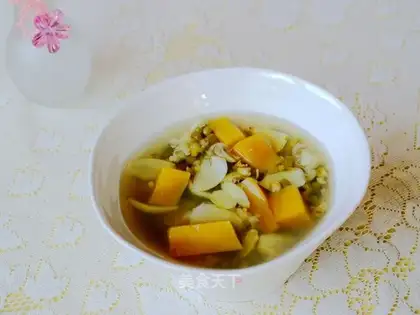 Pumpkin lily green bean soup