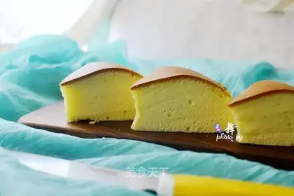 A tasting-eating yogurt cake