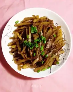 Olive sauce with potatoes