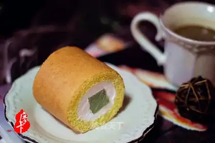 Tea and cream rolls