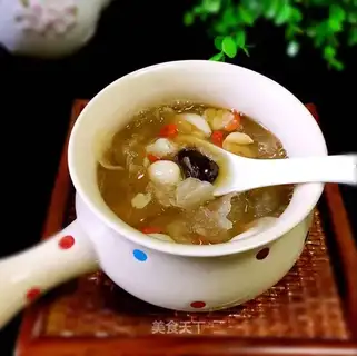 Silver-ear red-tree soup
