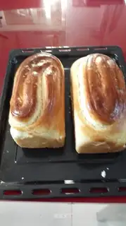 Tore bread with your hands