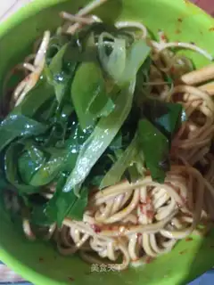 Onion-flavored noodles