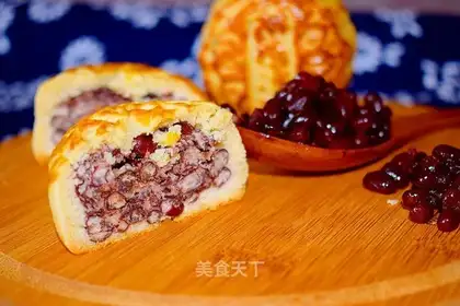 Red bean moon cake