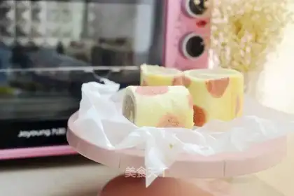 Peachcake roll