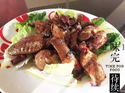 Wine and chicken wings