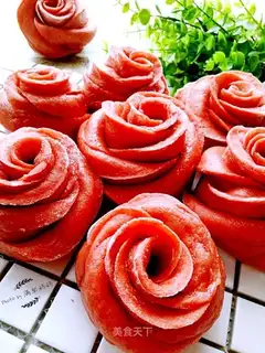 Red rose buns