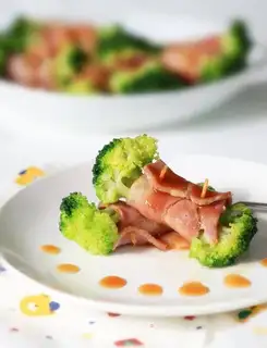 Bacon rolls of broccoli