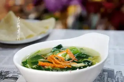 Spinach omelet soup