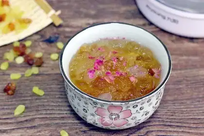 Peach geled snow sip of rice
