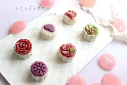 Colored violet mooncake