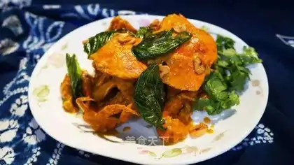 Thai yellow curry crab