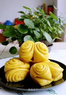 Pumpkin rolls
