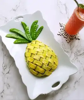 Pineapple egg bun