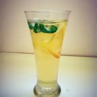 Lemon honey water