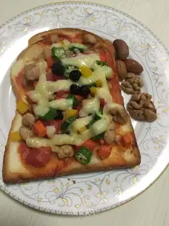 Air-fried toast pizza