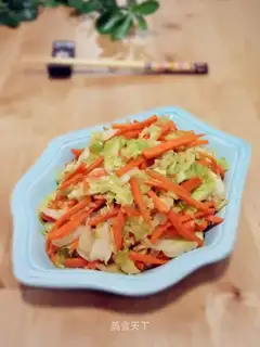 The cabbage with carrots