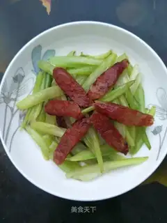 Celery fried sausage