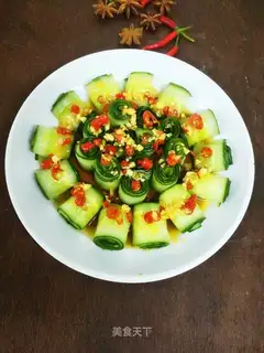 Spicy cucumber rolls