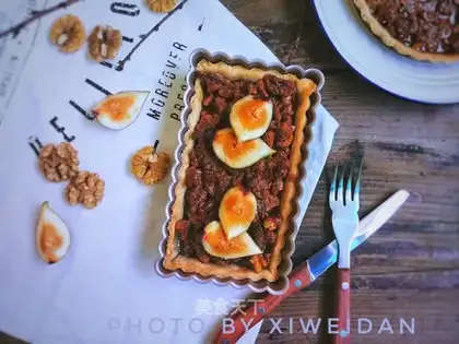 Honey caramel walnut pie