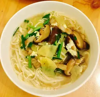 Potato mushroom hot noodles