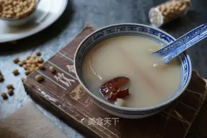 Soybeans pig soup