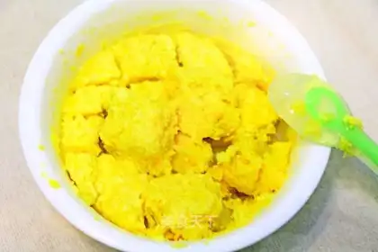 Baby chicken cake