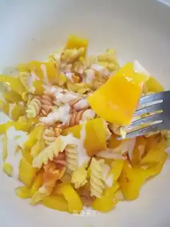 Pepper egg corn salad