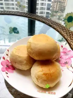 Fresh meat mooncake