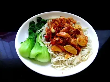 Spicy chicken noodles