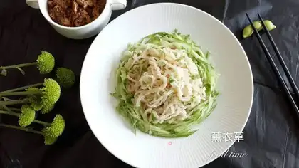 An egg fried noodles