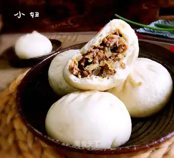 Sour beef buns