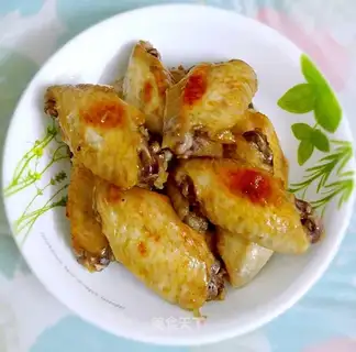 The mid-wing of the winter chicken
