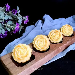 Chestnut mooncake