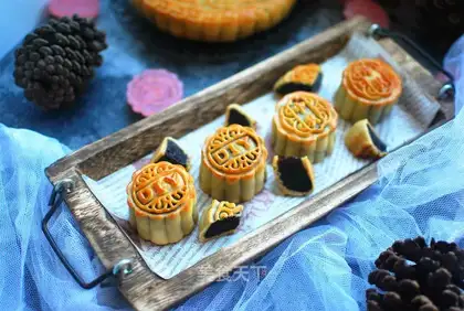The date moon cake