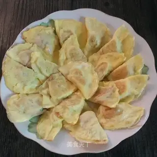 The pans, the egg dumplings
