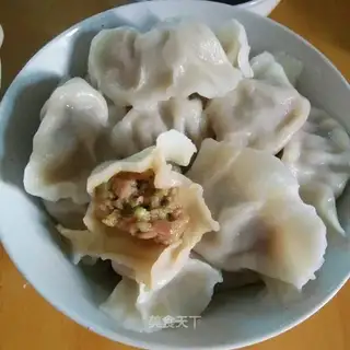 Celery pork dumplings