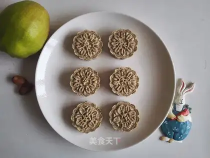 Homemade green bean mooncake