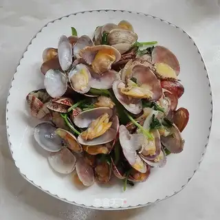 Scrambled clams