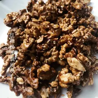 Red sugar honey amber nuts