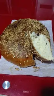 Gold raisin bread