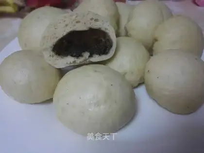 Sesame peanut walnut buns