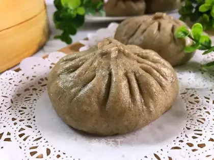 Brown wheat mushroom bun