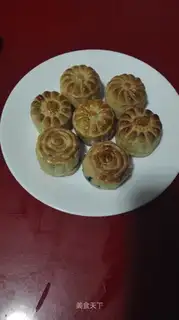 Red bean moon cake