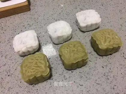 Ice mooncake