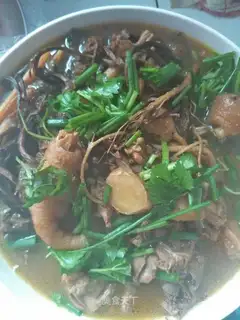 Tea mushroom stewed rooster