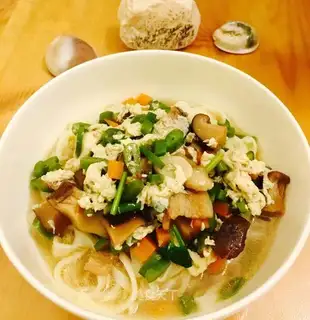 Bean horn mushrooms for noodles