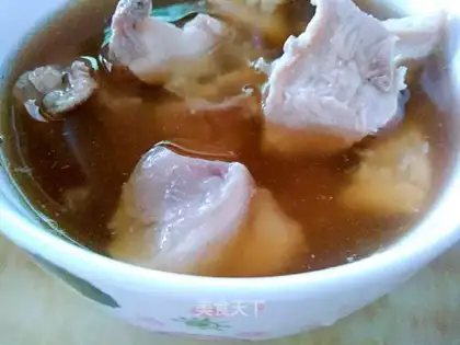 Old hen stewed on glue