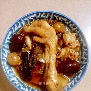 Three yellow chickens for kidney soup